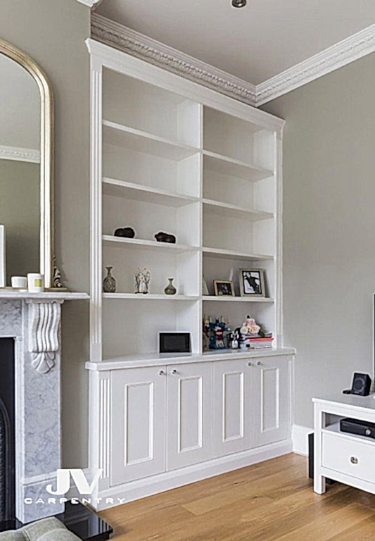 Fitted bookcase traditional style