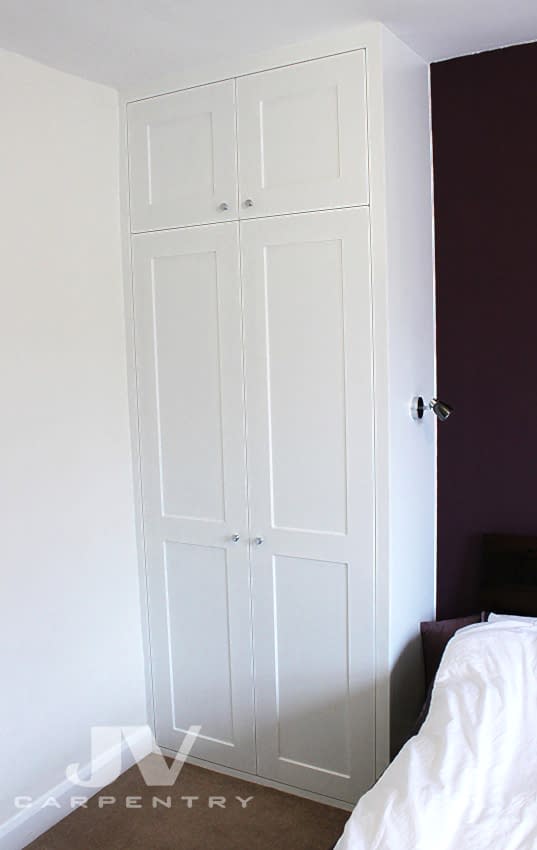 Clean and simple Fitted Alcove Aardrobe with shaker doors 