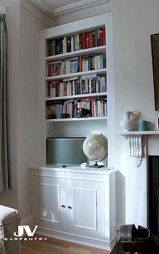 Fitted alcove bookcase 