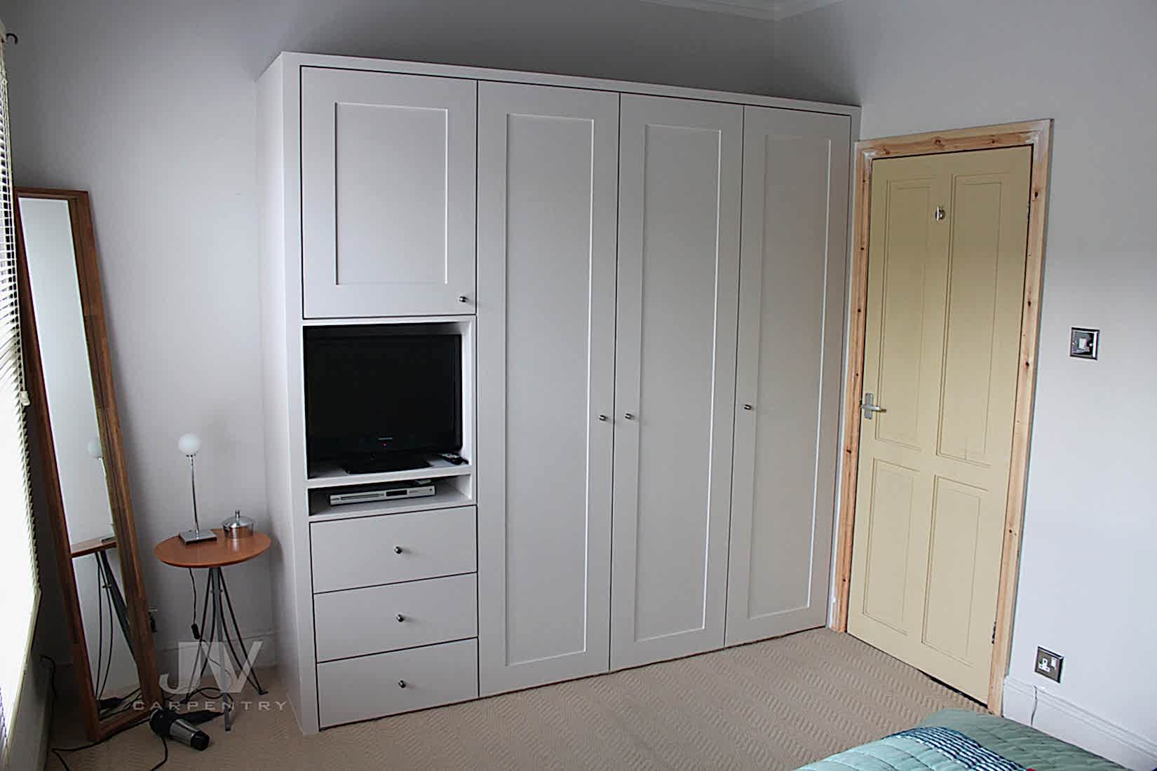 Small made-to-measure wardrobe
